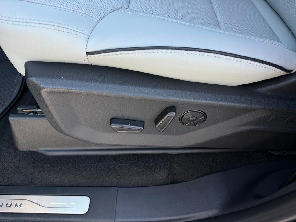new 2025 Ford Expedition car, priced at $87,490