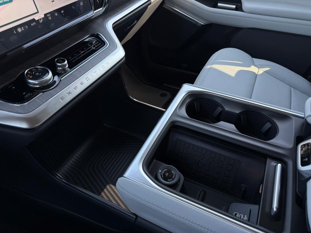 new 2025 Ford Expedition car, priced at $87,490