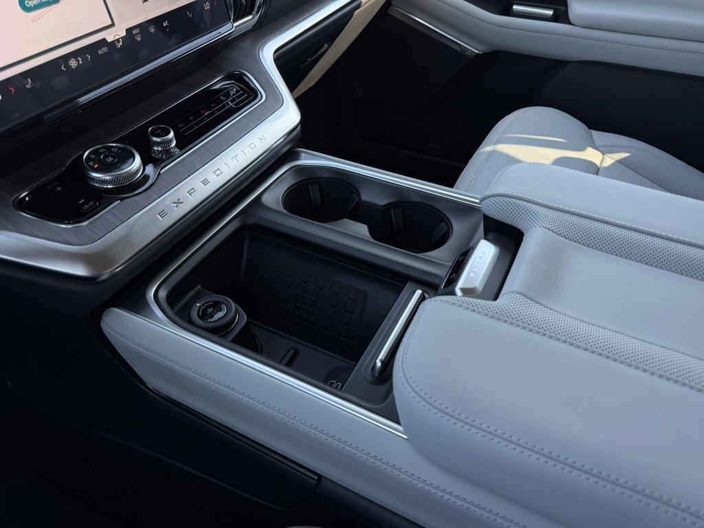 new 2025 Ford Expedition car, priced at $87,490