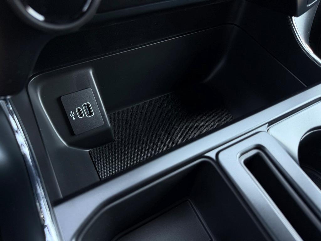new 2025 Ford F-150 car, priced at $49,090