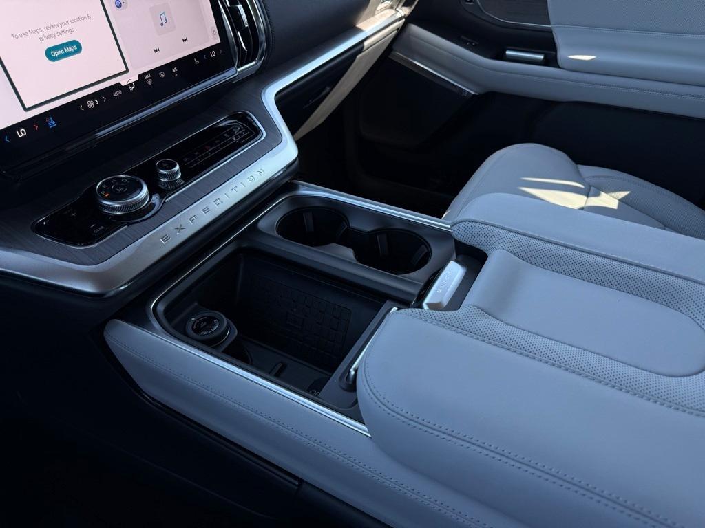 new 2025 Ford Expedition car, priced at $86,590