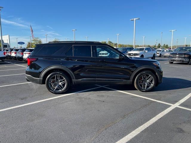 new 2025 Ford Explorer car, priced at $60,694