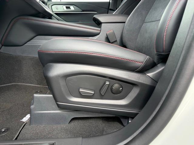 new 2025 Ford Explorer car, priced at $54,370