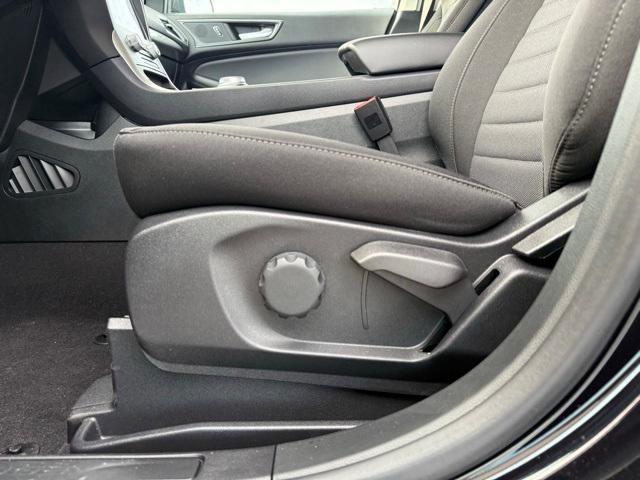 new 2024 Ford Edge car, priced at $33,960