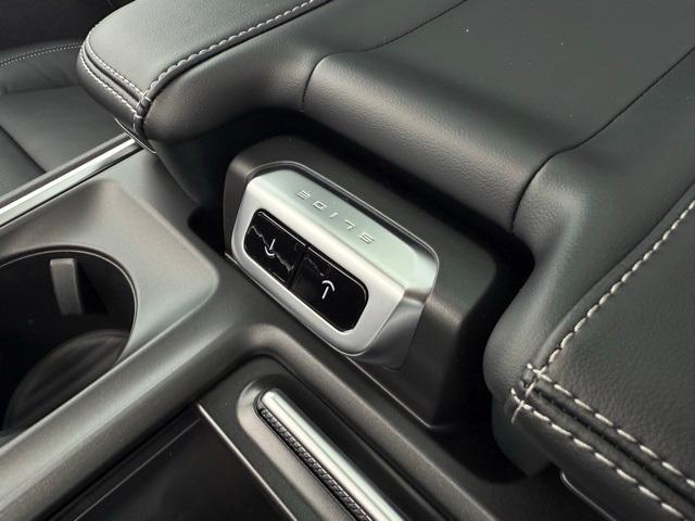 new 2025 Ford Expedition car, priced at $79,235