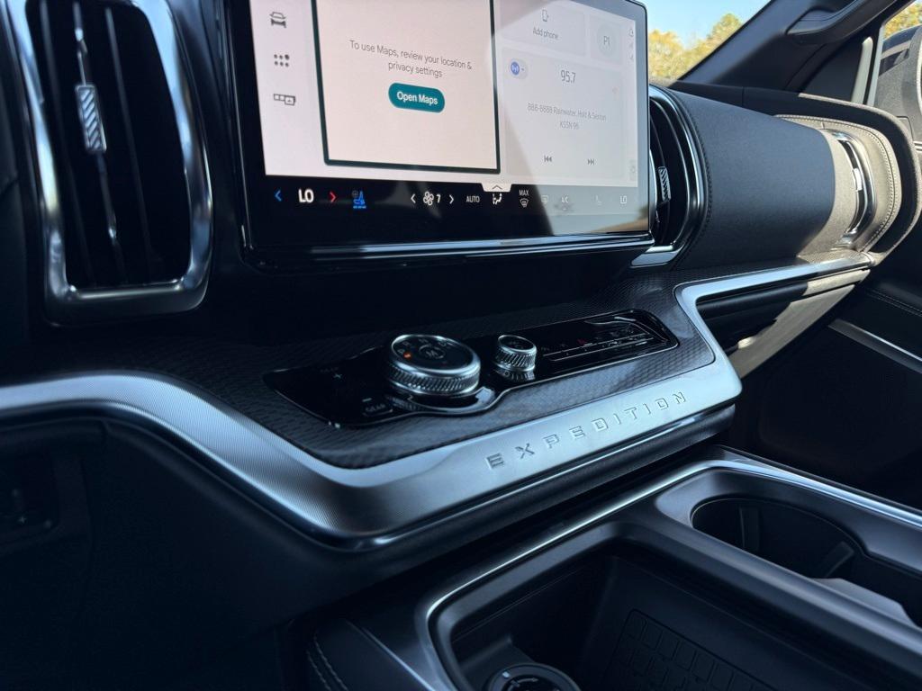 new 2025 Ford Expedition car, priced at $79,990