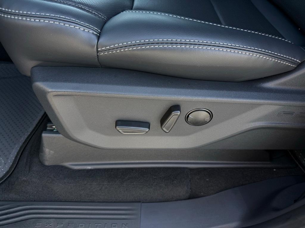 new 2025 Ford Expedition car, priced at $79,990