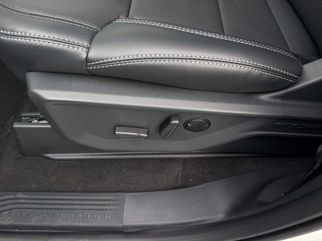 new 2025 Ford Expedition car, priced at $79,990