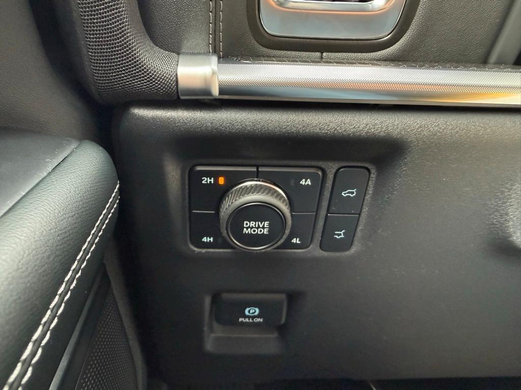 new 2025 Ford Expedition car, priced at $79,990