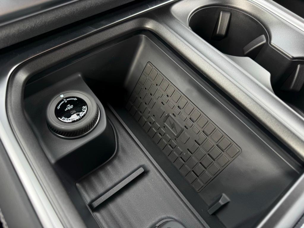 new 2025 Ford Expedition car, priced at $79,990