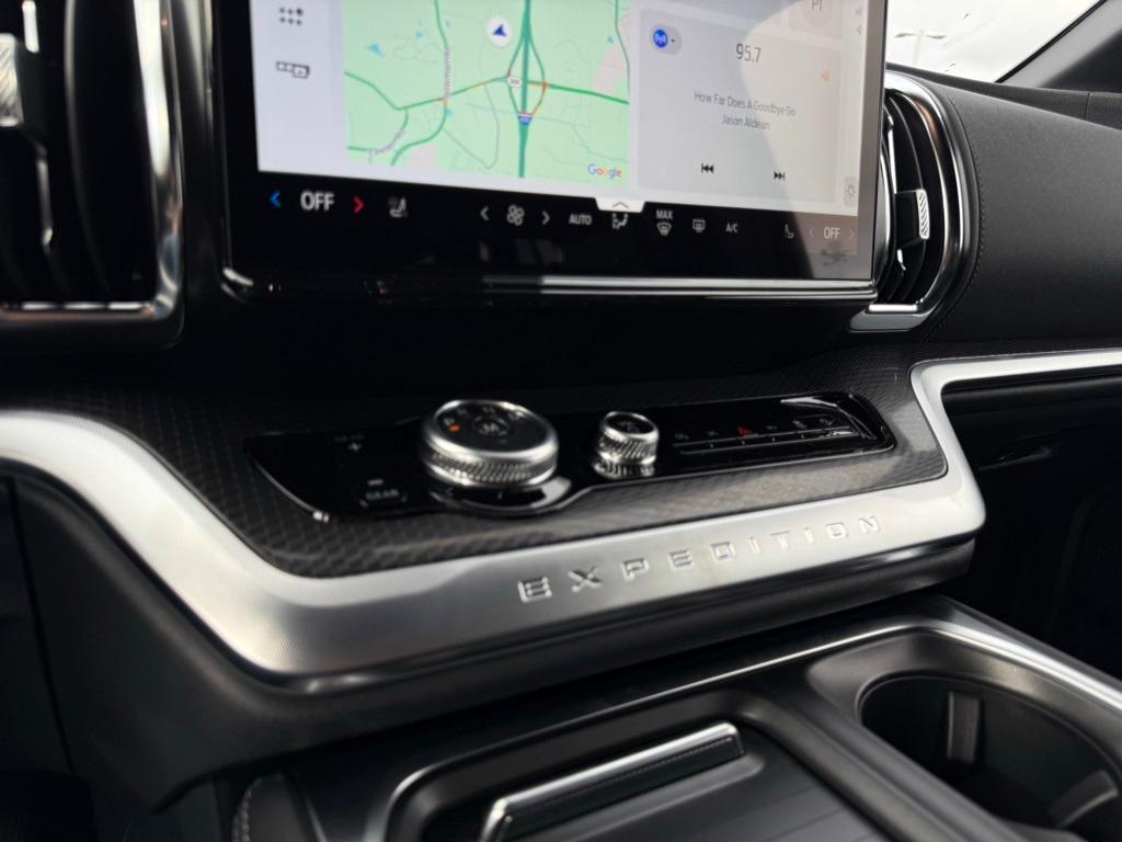 new 2025 Ford Expedition car, priced at $79,990