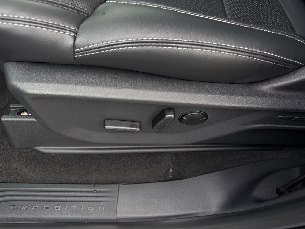 new 2025 Ford Expedition car, priced at $79,990