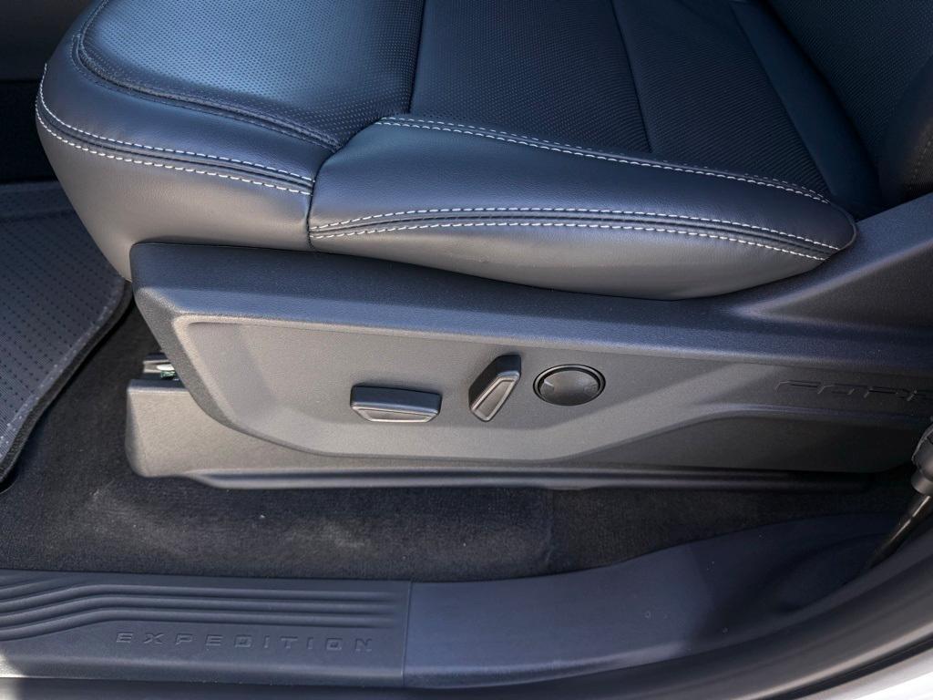 new 2025 Ford Expedition car, priced at $79,990