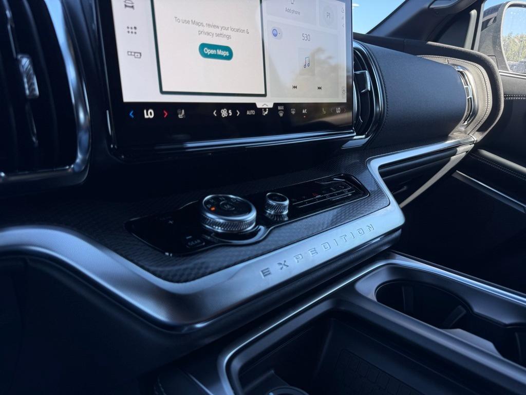 new 2025 Ford Expedition car, priced at $79,990