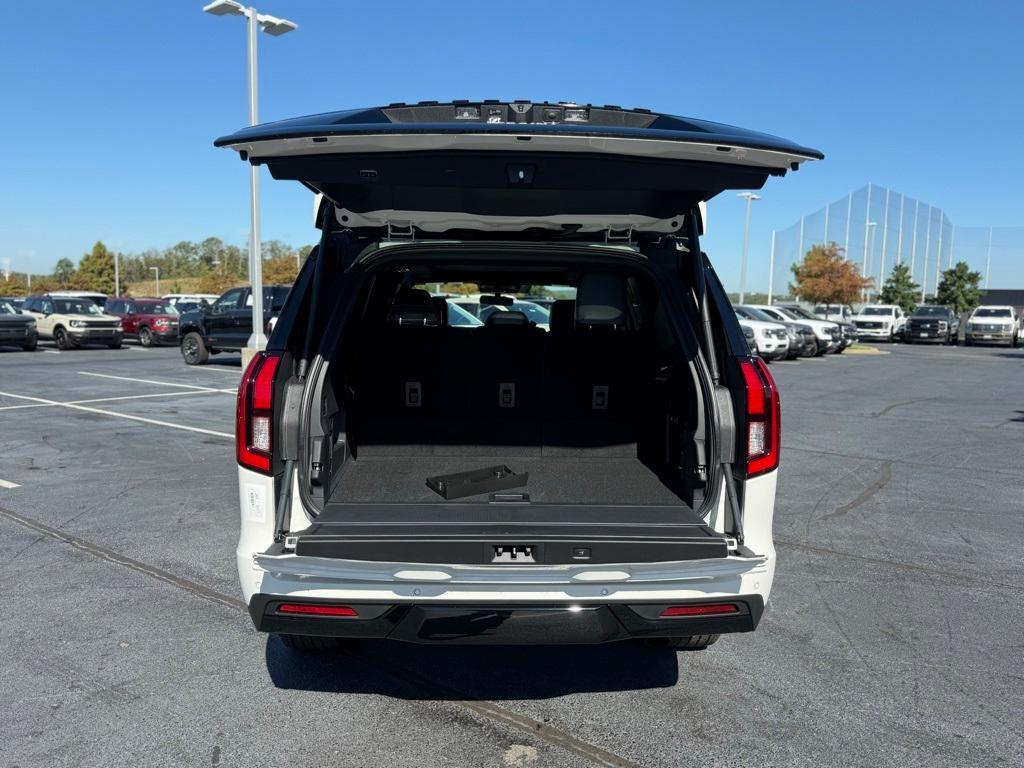 new 2025 Ford Expedition car, priced at $79,990