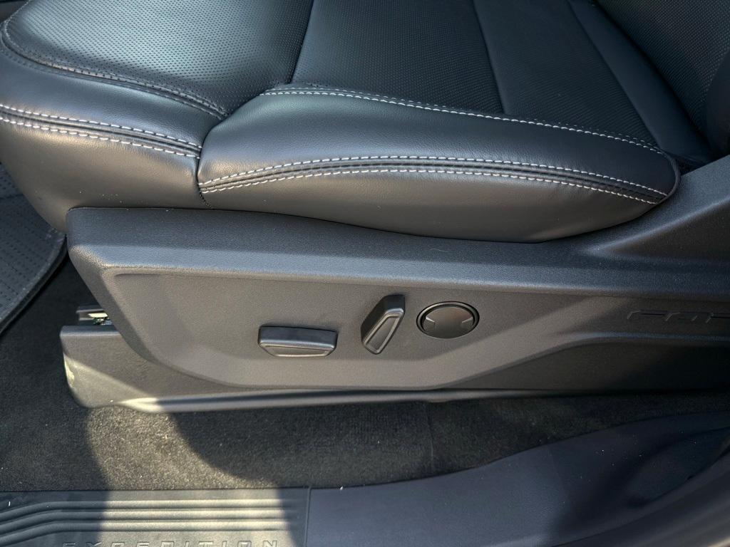 new 2025 Ford Expedition car, priced at $78,090