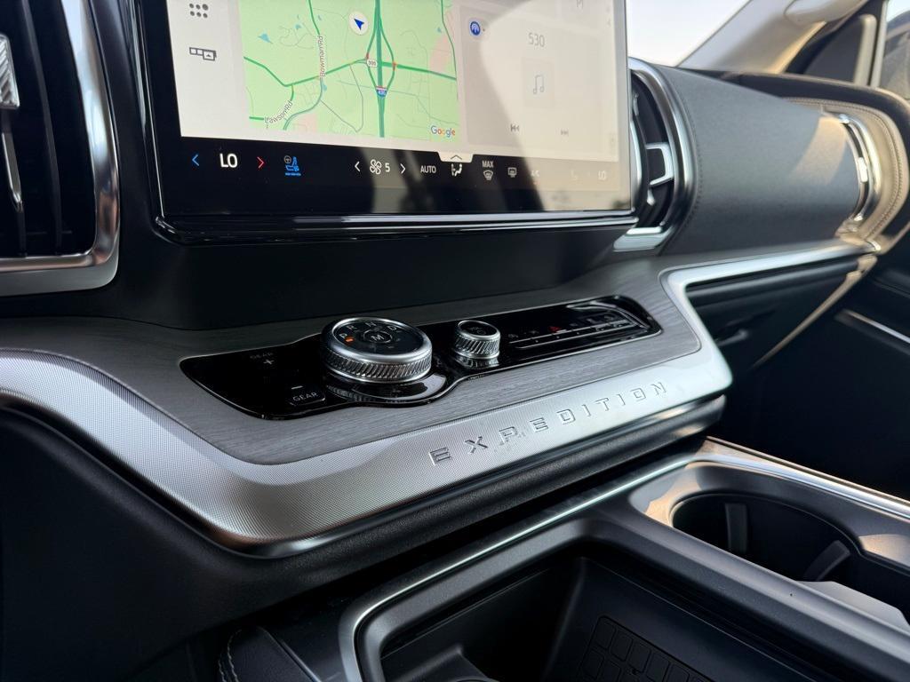 new 2025 Ford Expedition car, priced at $78,090