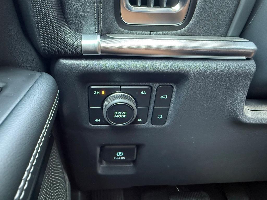 new 2025 Ford Expedition car, priced at $78,090