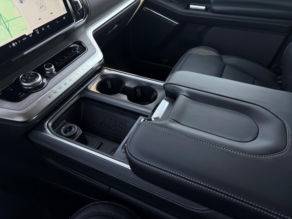 new 2025 Ford Expedition car, priced at $78,090