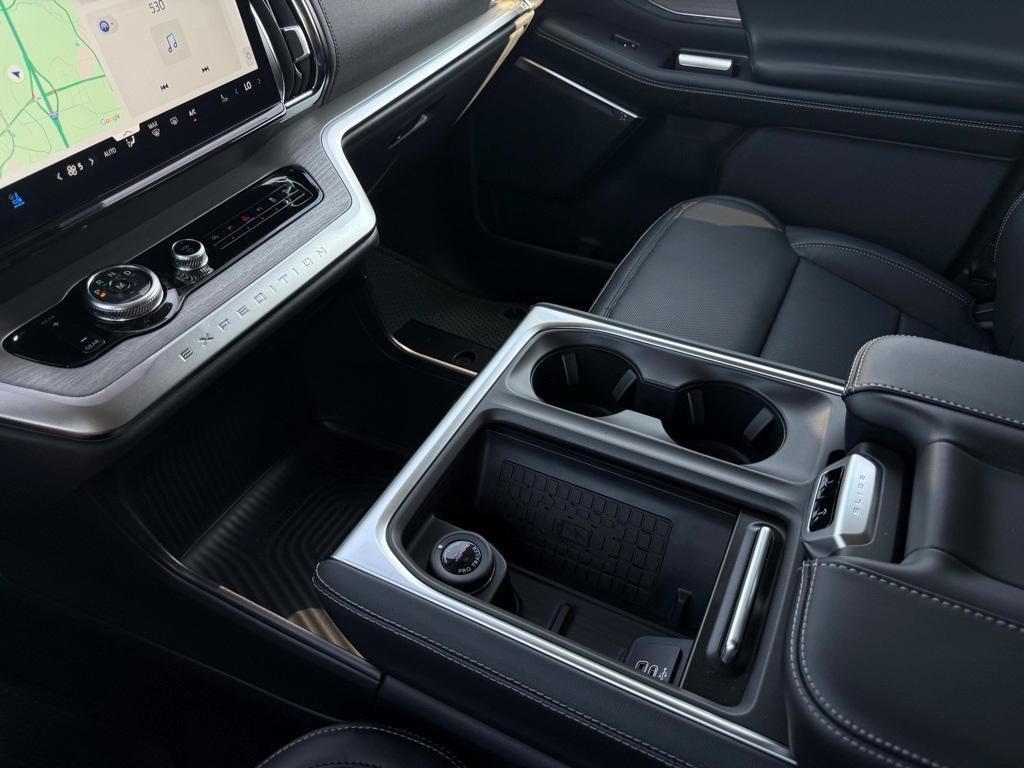 new 2025 Ford Expedition car, priced at $78,090