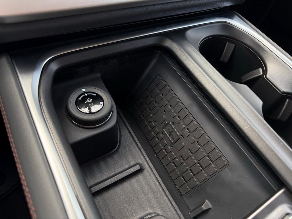 new 2025 Ford Expedition car, priced at $67,990