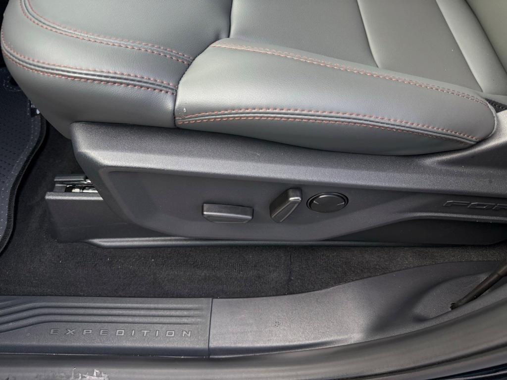 new 2025 Ford Expedition car, priced at $67,990