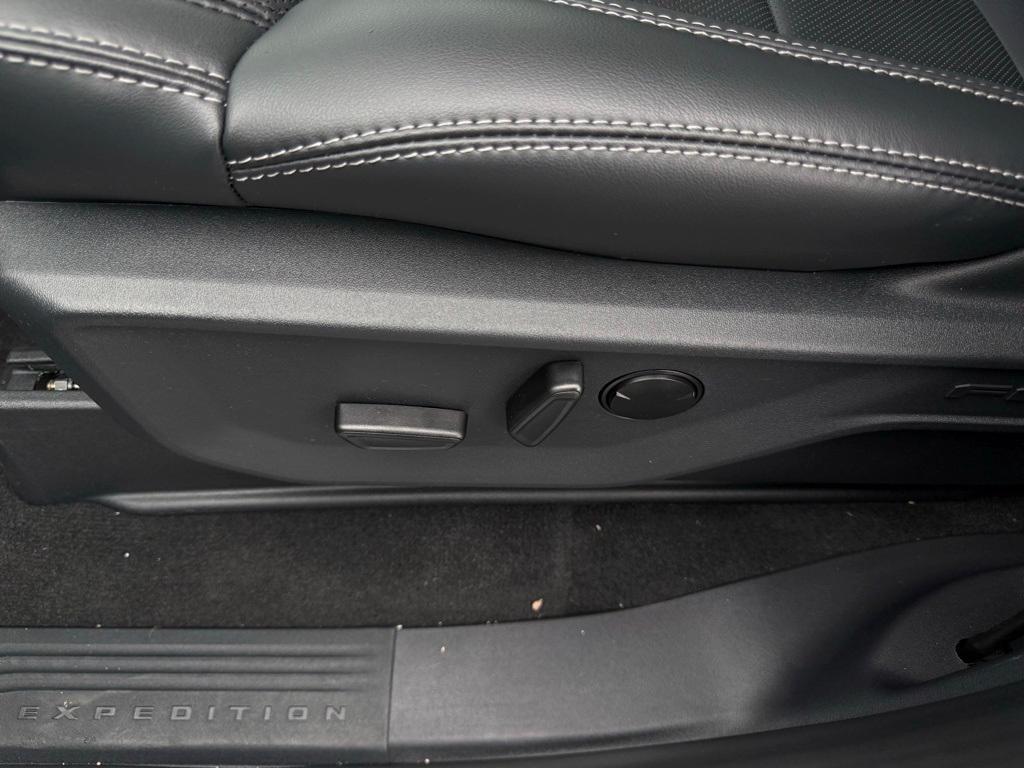 new 2025 Ford Expedition car, priced at $79,990