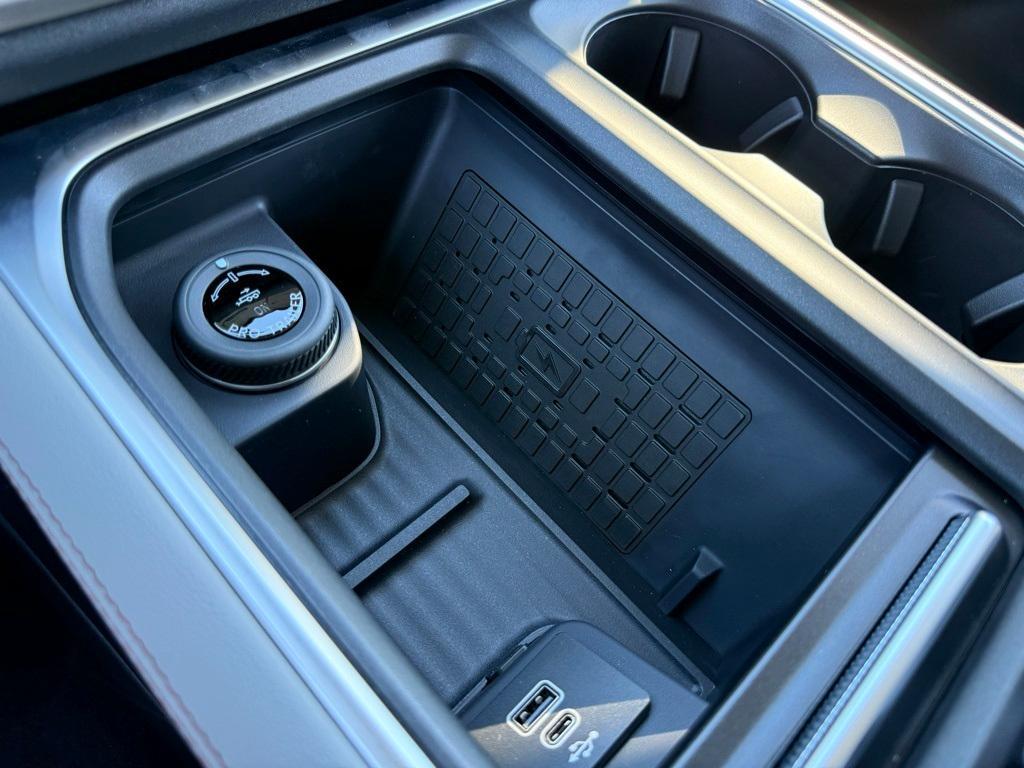 new 2025 Ford Expedition car, priced at $70,990