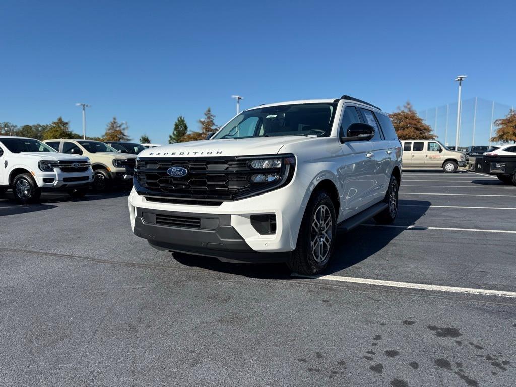 new 2025 Ford Expedition car, priced at $70,990