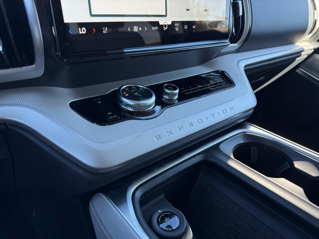 new 2025 Ford Expedition car, priced at $70,990