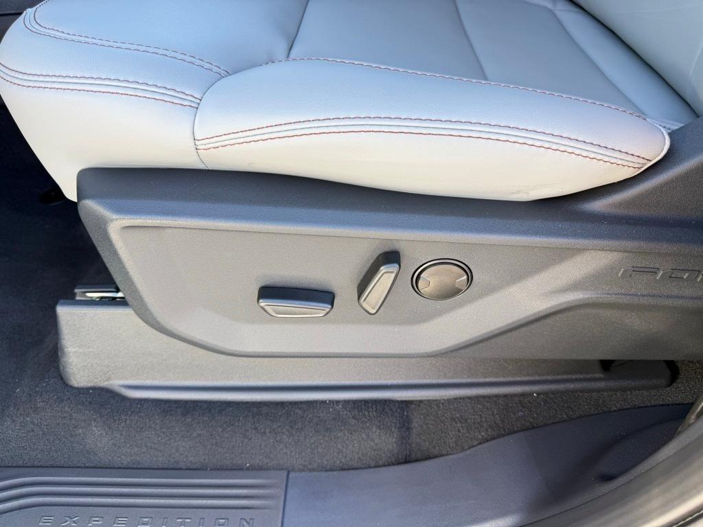 new 2025 Ford Expedition car, priced at $70,990