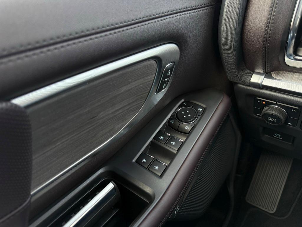 new 2025 Ford Expedition car, priced at $83,990