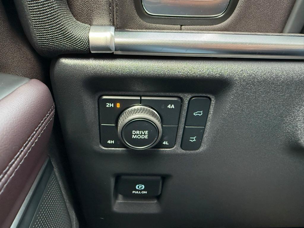 new 2025 Ford Expedition car, priced at $83,990