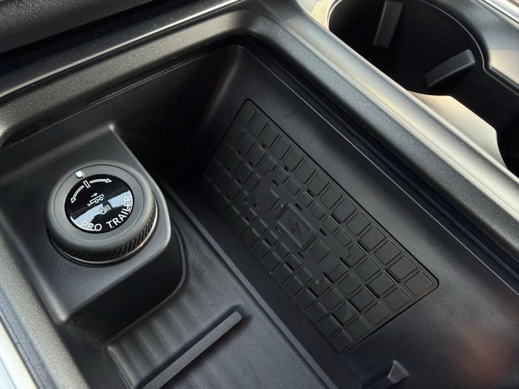 new 2025 Ford Expedition car, priced at $83,990