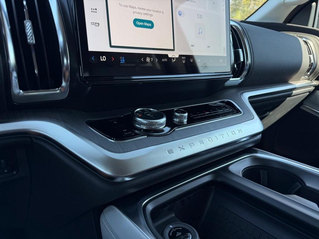 new 2025 Ford Expedition car, priced at $83,990