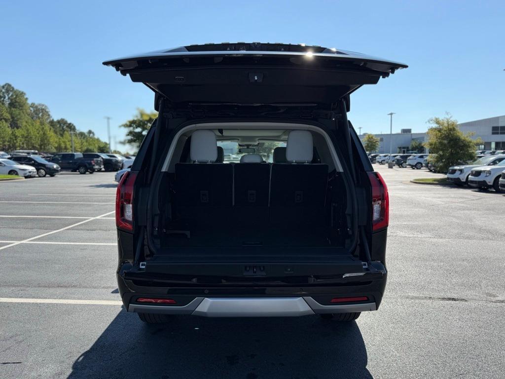 new 2025 Ford Expedition car, priced at $83,990