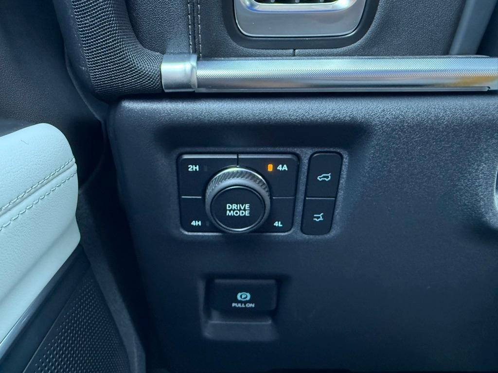 new 2025 Ford Expedition car, priced at $83,990