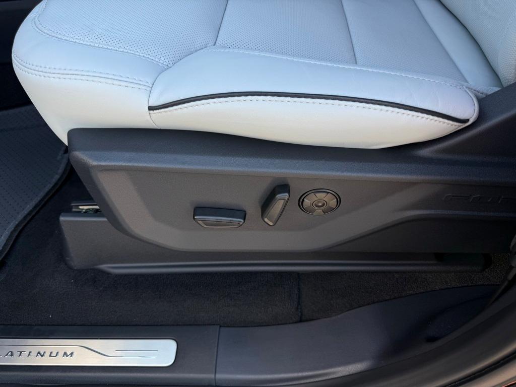 new 2025 Ford Expedition car, priced at $83,990