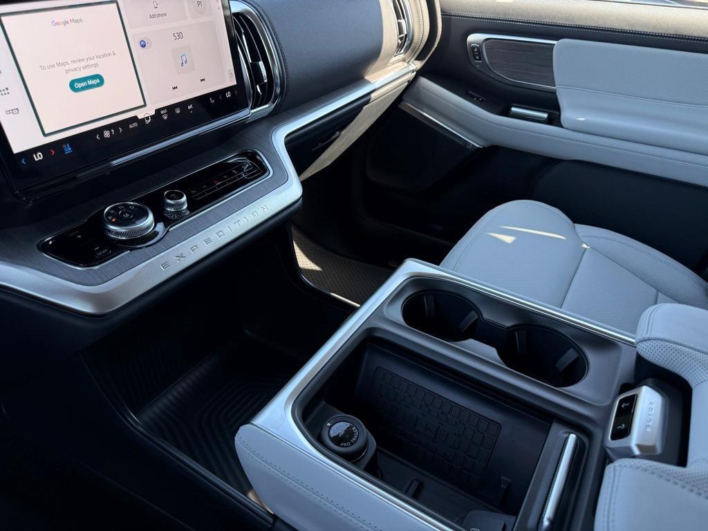 new 2025 Ford Expedition car, priced at $83,990