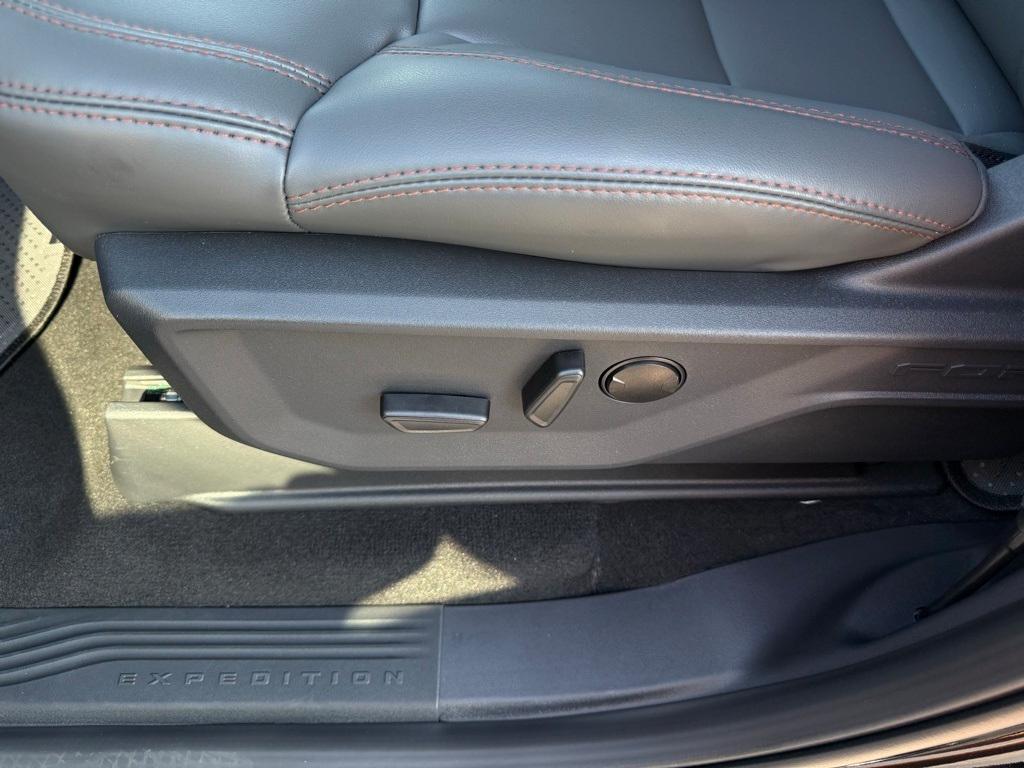 new 2025 Ford Expedition car, priced at $67,990