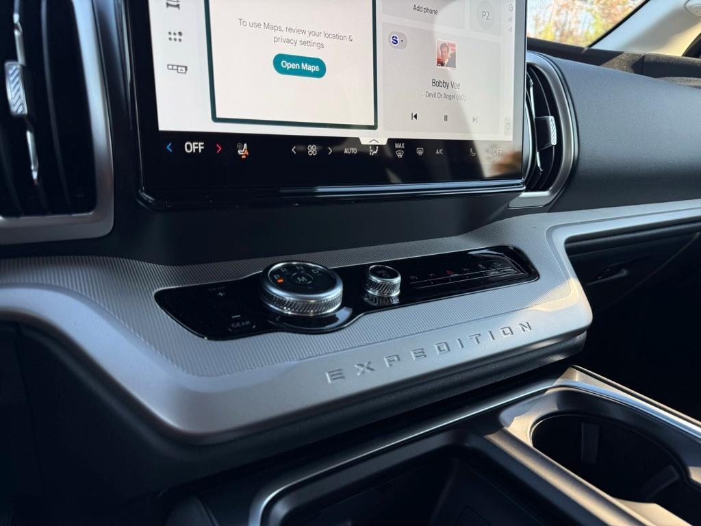 new 2025 Ford Expedition car, priced at $67,990