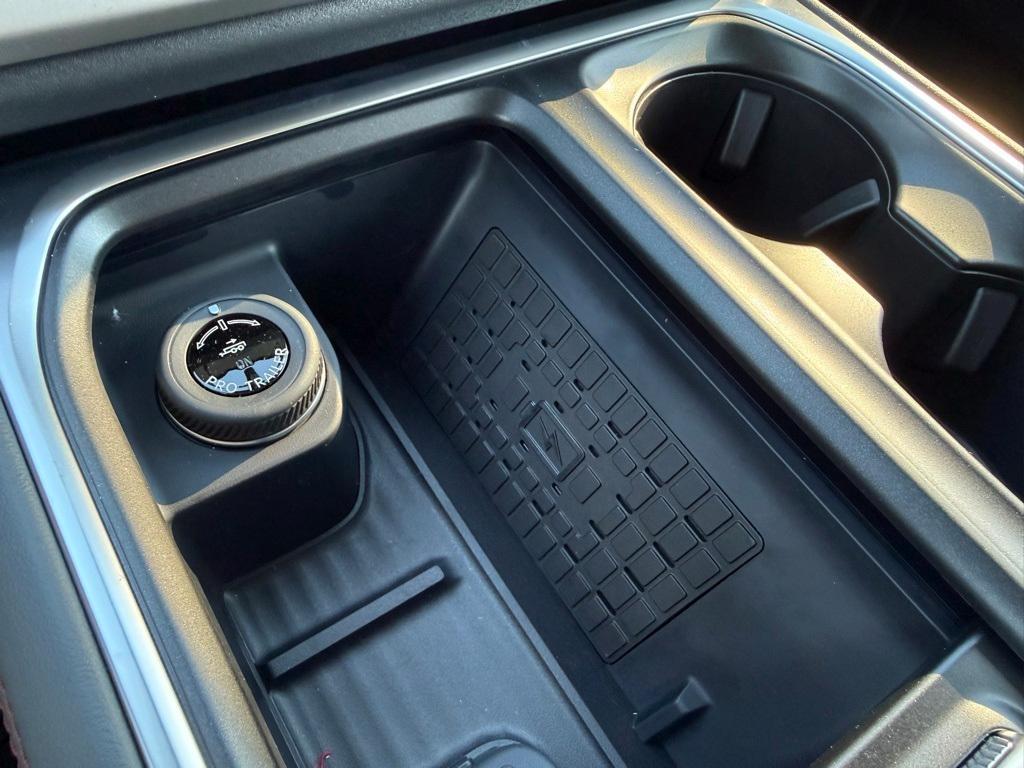 new 2025 Ford Expedition car, priced at $67,990