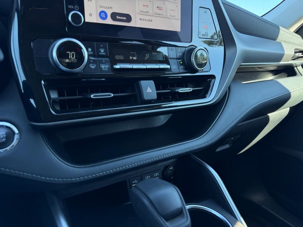 used 2023 Toyota Highlander car, priced at $33,783