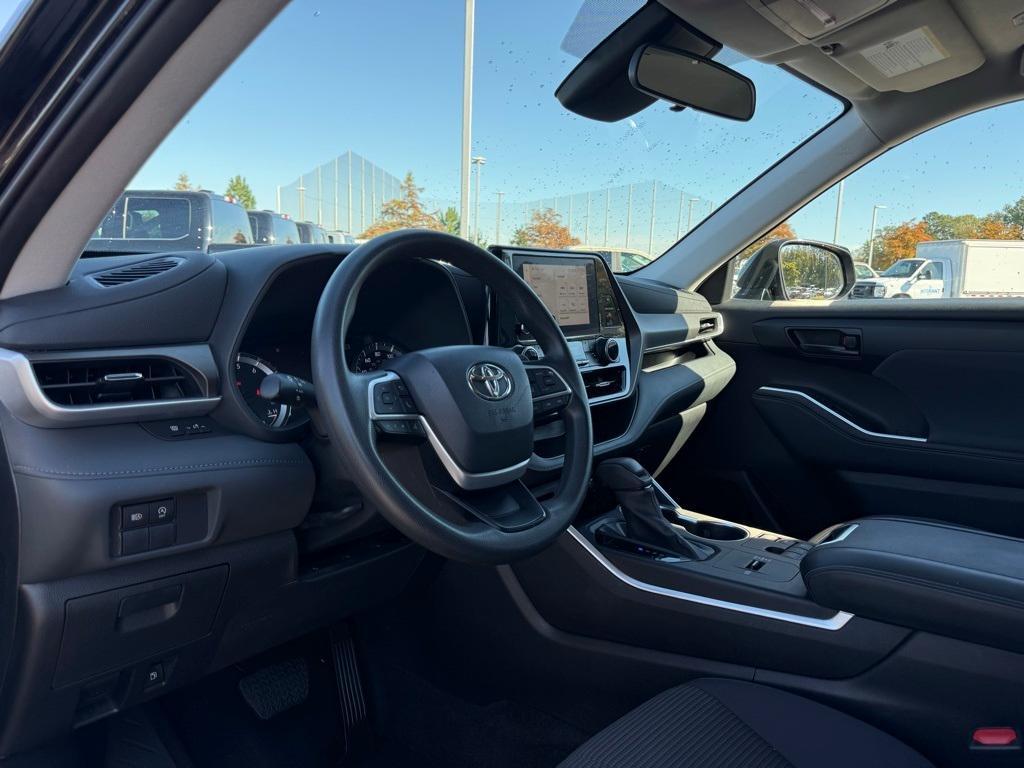 used 2023 Toyota Highlander car, priced at $33,783