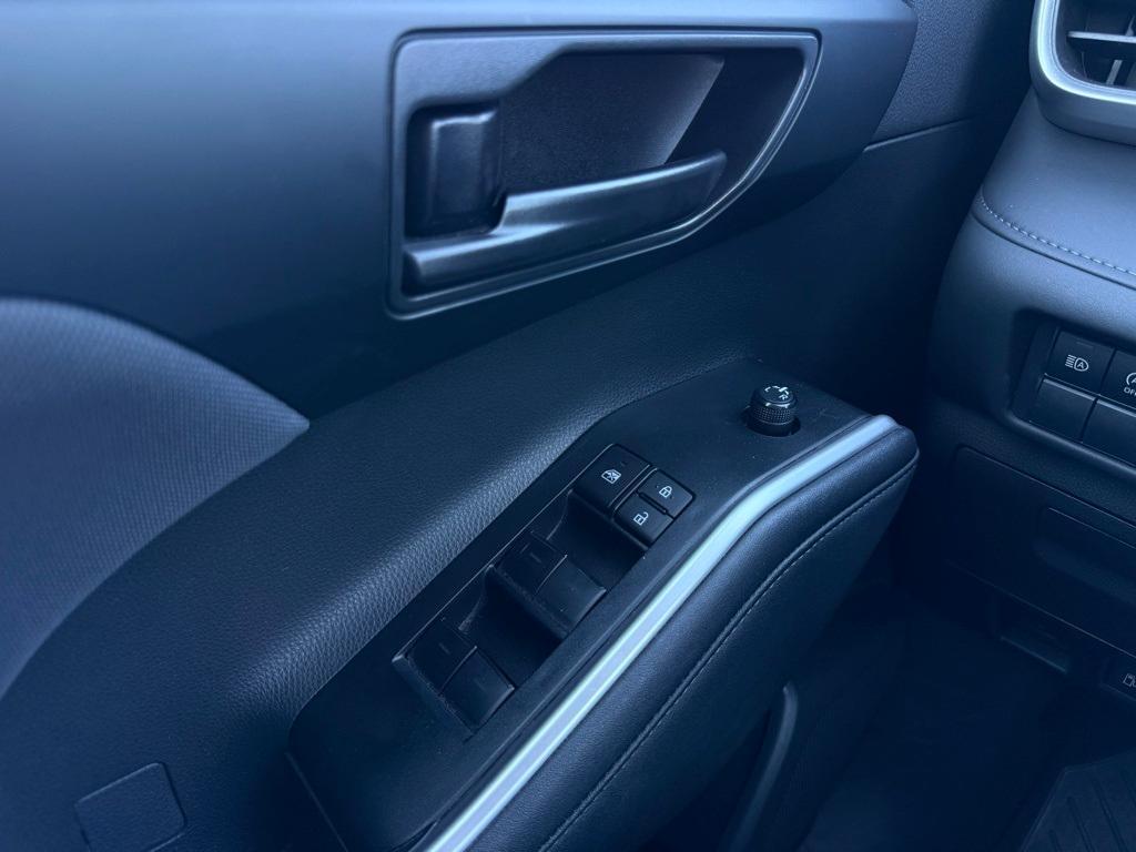 used 2023 Toyota Highlander car, priced at $33,783