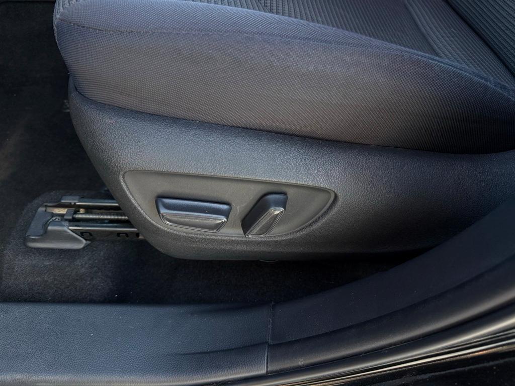used 2023 Toyota Highlander car, priced at $33,783