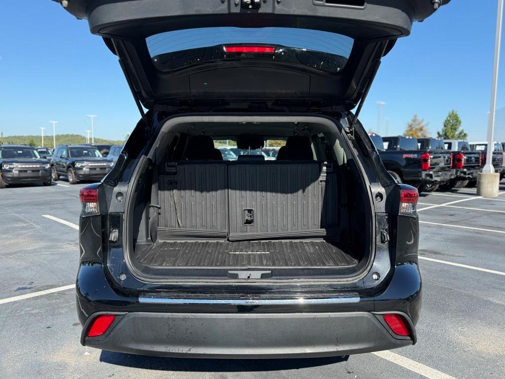 used 2023 Toyota Highlander car, priced at $33,783