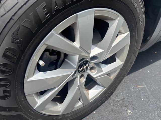 used 2020 Volkswagen Atlas Cross Sport car, priced at $23,592