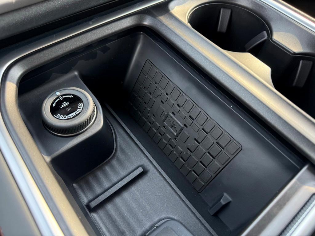 new 2025 Ford Expedition car, priced at $67,990