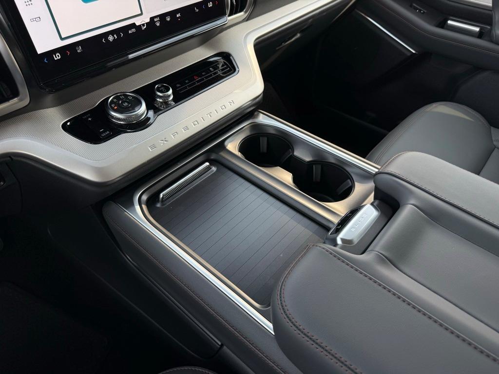 new 2025 Ford Expedition car, priced at $67,990